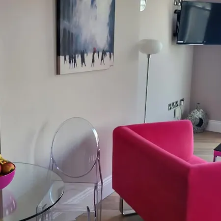Harrogate Lifestyle Luxury Serviced Aparthotel Apartment 4*