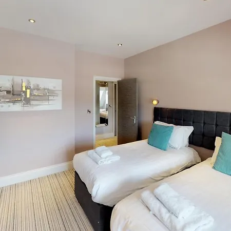 Harrogate Lifestyle Luxury Serviced Aparthotel Apartment 4*